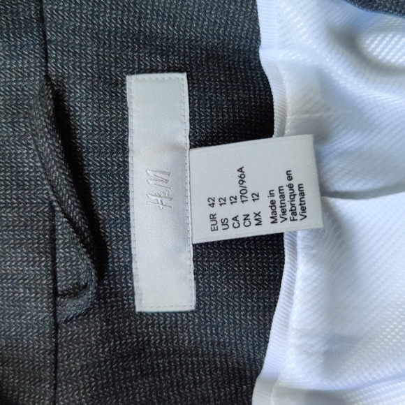 H&M short fitted blazer - Picture 3 of 4